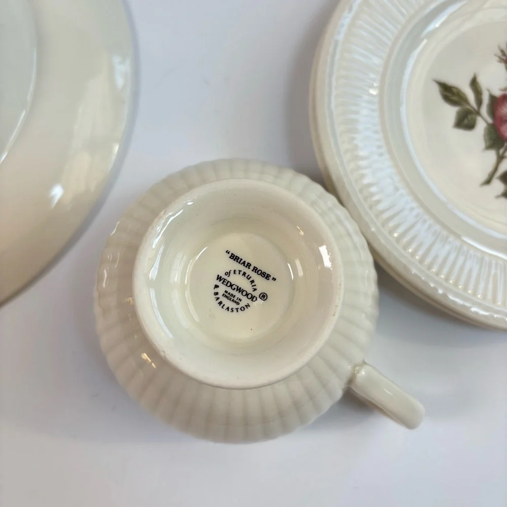 Vintage Wedgwood Briar Rose Tableware Plates, Bowls, Cup, Saucers Set‎ (10)